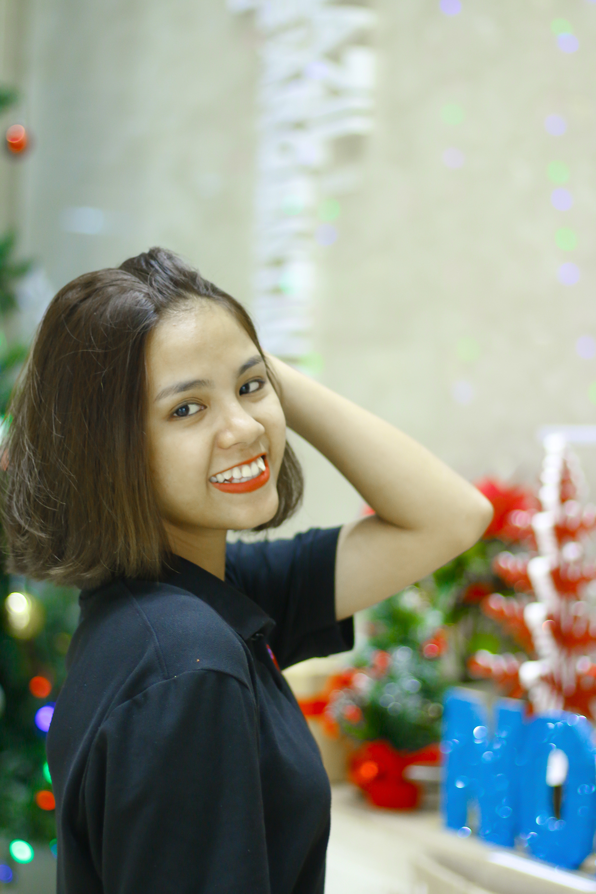 <p> Huỳnh Thảo Trang, nhân viên kinh doanh FPT Telecom, muốn nhắn gửi: "Chúc tất cả mọi người mùa Giáng sinh an lành, ấm áp bên người thân yêu của mình". </p>