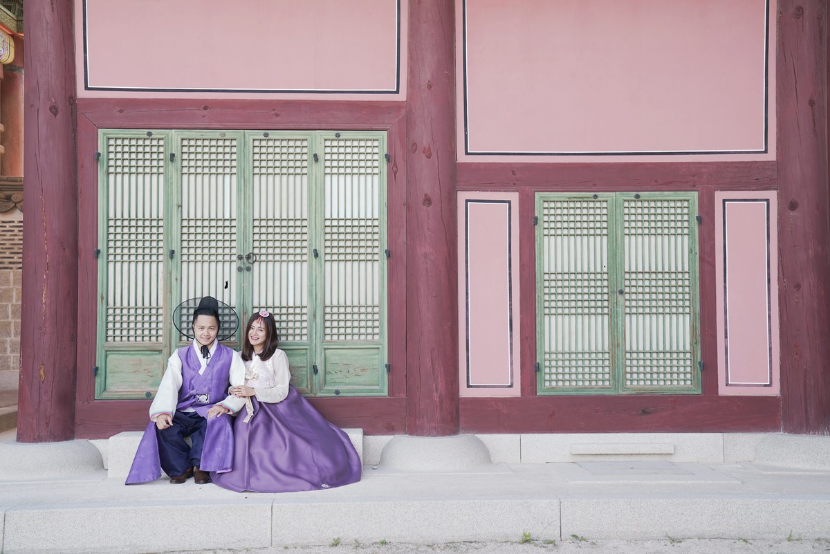 <div style="text-align:justify;"> Cung điện Gyeongbokgung (Cảnh Phúc Cung) là 1 trong công trình tiêu biểu cho nền nghệ thuật kiến trúc cổ điển, cung điện hoàng gia lớn nhất Hàn Quốc. Đây là niềm tự hào của người dân Hàn Quốc trong suốt lịch sử từ thời Joseon đến nay. </div>