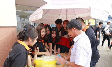 Học gói bánh ngày Tết cùng sinh viên BTEC FPT Đà Nẵng