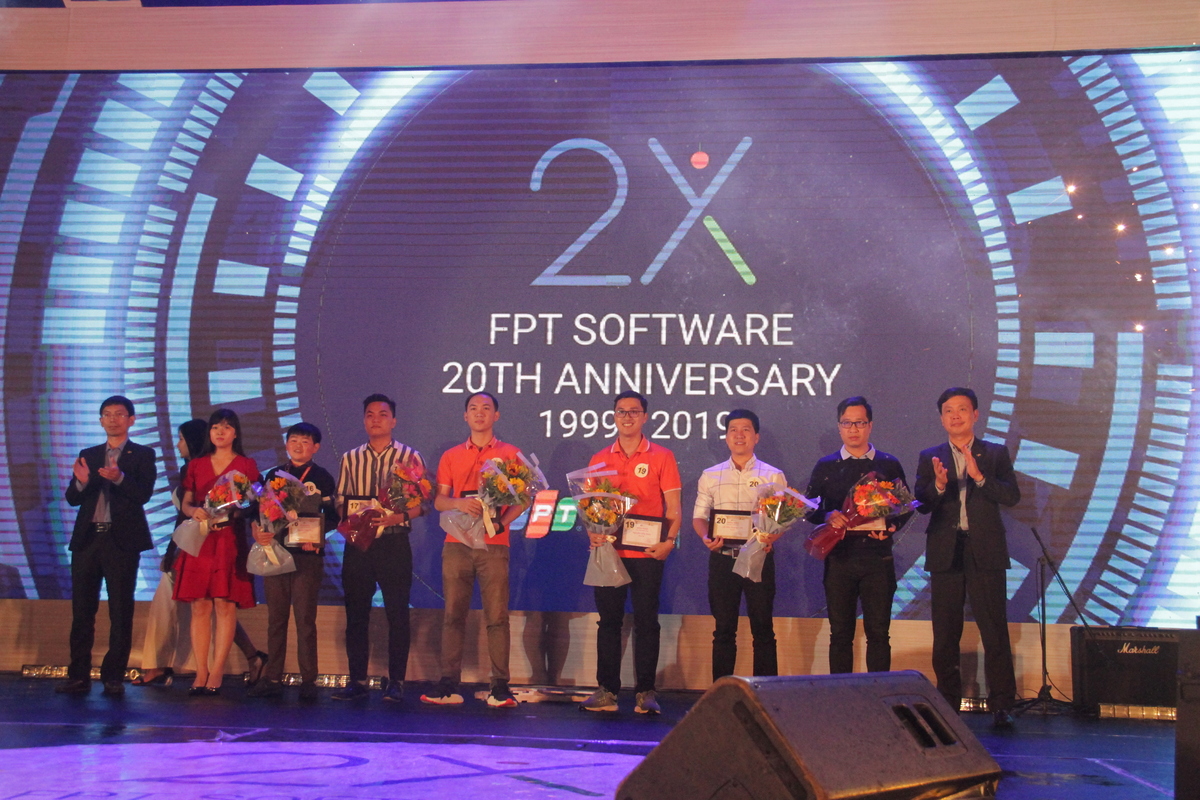 <p style="text-align:justify;"> "Tôi tự hào khi là thành viên của FPT Software Đà Nẵng. Bản thân đã trải qua một năm đáng nhớ với rất nhiều hoạt động trong sản xuất và phong trào. Hy vọng bước sáng năm 2019, FPT Software tiếp tục chinh phục được những mục đề ra", anh Lê Hữu Hoàng Linh, đơn vị R71, chia sẻ.</p>