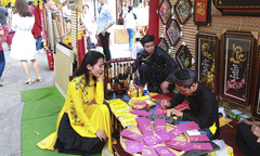 Phố ông đồ Sài Gòn ngày giáp Tết có gì vui