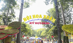 Người Sài Gòn thưởng lãm Hội Hoa xuân Tao Đàn