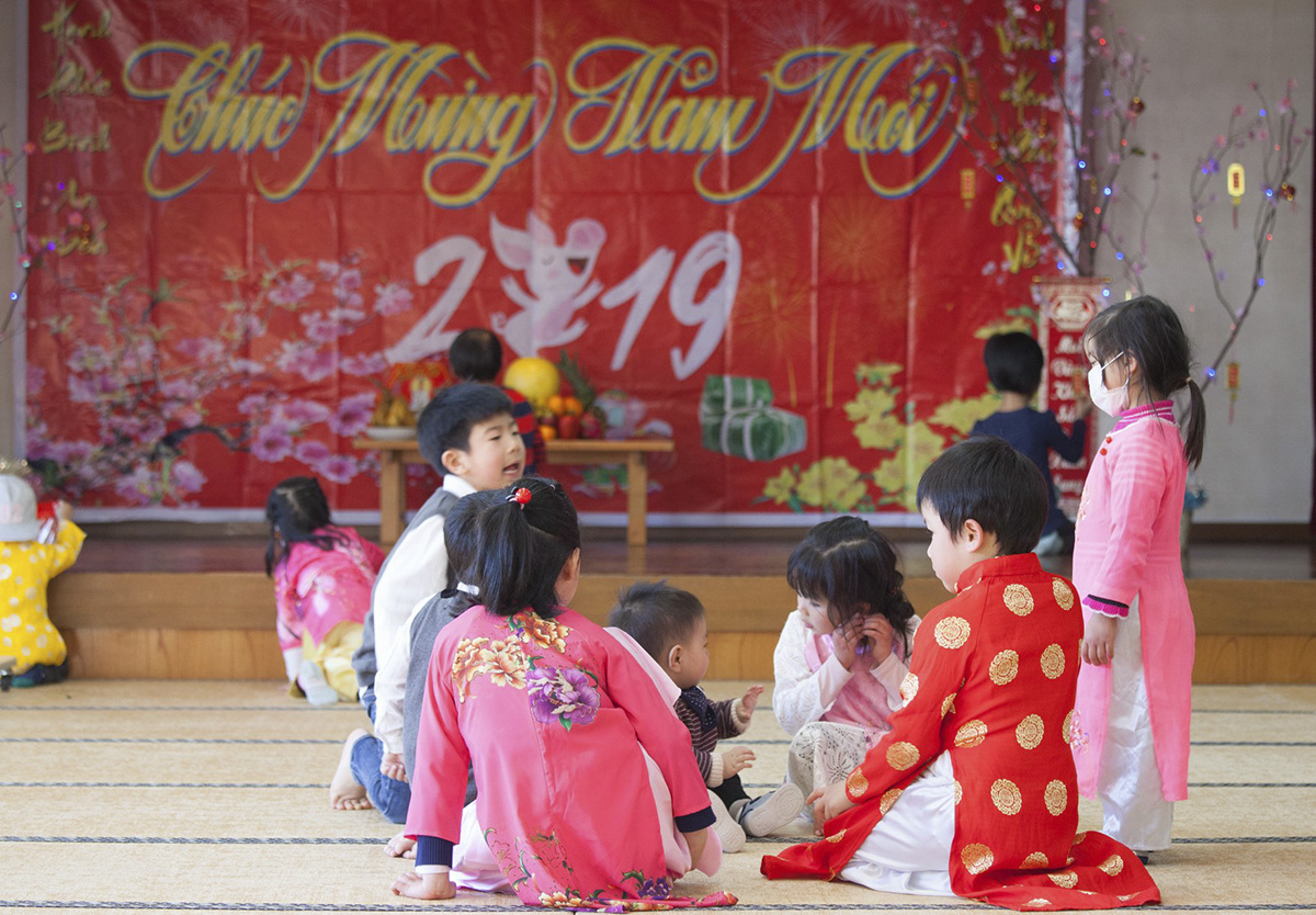 <p style="text-align:justify;"> Các bé diện những bộ trang phục truyền thống của người Việt trong ngày hội ngộ đầu năm tại Tokyo. </p>