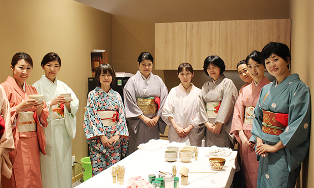 <p> Kimono của Nhật Bản được chia thành rất nhiều loại khác nhau để dùng trong các dịp khác nhau. Bên cạnh đó, trang phục truyền thống này còn phân chia theo người đã có gia đình và chưa có gia đình. </p> <p> Kimono cũng được thiết kế theo các mùa trong năm để người mặc cảm thấy dễ chịu và thoải mái nhất. </p>