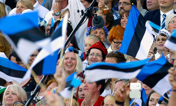 estonian-crowd-with-flags-2846-155166369