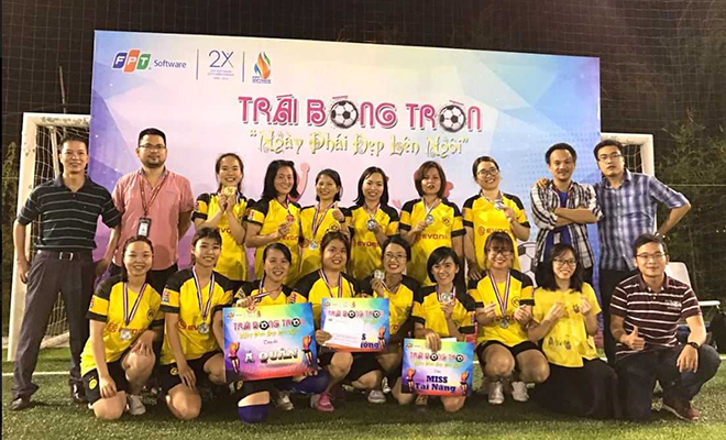 <p style="text-align:justify;"> Á quân giải bóng đá nữ FPT Software Đà Nẵng thuộc về đội FGC. Đây là thành quả xứng đáng cho những nỗ lực đến từ các cô gái áo vàng. </p>