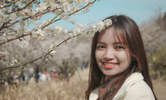 Cô gái FJP khoe sắc bên vườn mơ