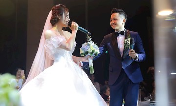 Under 35 nhà F ngọt ngào hát tặng vợ hot girl trong tiệc cưới