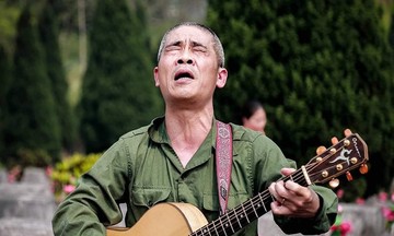 Nhạc sĩ Trương Quý Hải hát 'Lũy đá bất tử' trước đồng đội Vị Xuyên