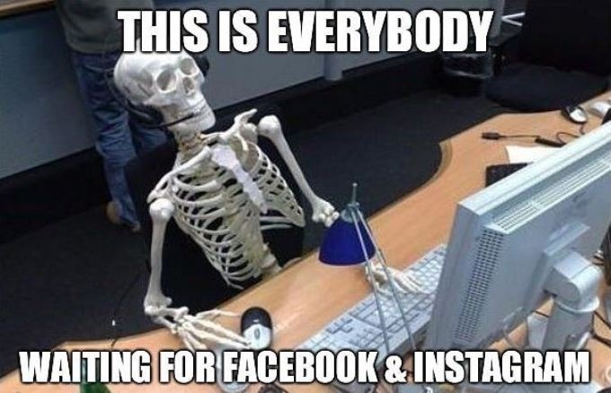 <p class="Normal"> Ảnh chế người dùng chờ đợi Facebook và Instagram hoạt động trở lại đến mòn mỏi.</p>