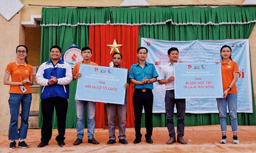 FPT mang yêu thương lên vùng biên giới Việt Nam - Lào