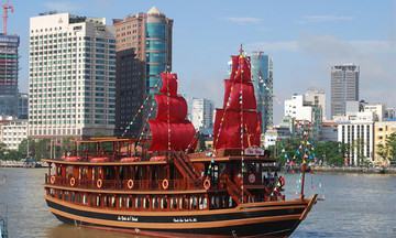 FPT Software HCM mở tiệc sinh nhật trên du thuyền dọc sông Sài Gòn