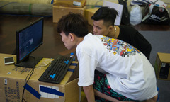 Thí sinh thức thâu đêm chuẩn bị cho Bán kết Cuộc đua số