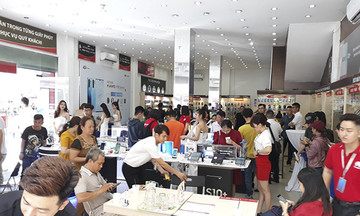 Huawei P30 và P30 Pro gây sốt FPT Shop ngày mở bán