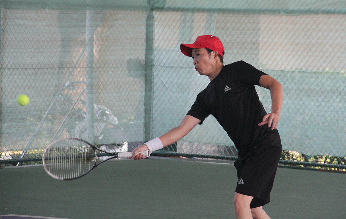 <p style="text-align:justify;"> Hữu Lương là tay vợt quen thuộc của làng tennis nhà F. Nam vợt thủ góp mặt hầu hết các sân chơi, đặc biệt những giải đấu với khách hàng Synnex FPT. Năm 2018, Hữu Lương đã cùng đồng đội vô địch FPT Davis Cup lần thứ nhất.</p>