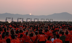 Hơn 4.000 ánh mắt người Hệ thống cùng đón bình minh