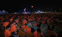 Tư thế ngủ bá đạo của chiến binh Hành trình Ngày mới ở biển Cảnh Dương