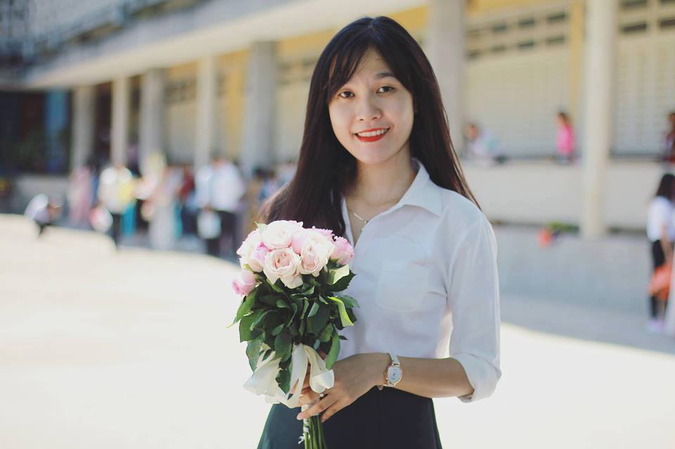 <p style="text-align:justify;"> Nguyễn Thị Như Quỳnh gia nhập FPT Telecom Huế vào tháng 5/2018 với vị trí nhân viên kinh doanh. Cô nàng 9x được đồng nghiệp đánh giá năng động, nhiệt tình và hòa đồng.</p>