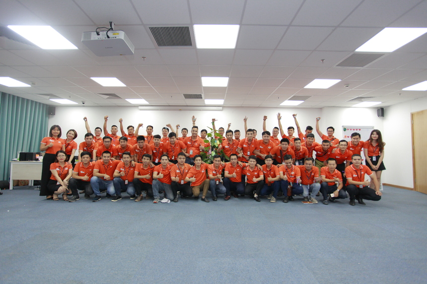 <p class="Normal"> Theo anh Mậu, mục đích của các buổi Kick-off khuấy động chính là nâng cao tinh thần CBNV. "Nếu chỉ truyền đạt bằng email hoặc trao đổi giữa các đơn vị thì tinh thần sẽ không được lan tỏa mạnh mẽ, trong khi tinh thần là yếu tổ quan trọng, quyết định chiến dịch có thể thành công đến đâu".</p>