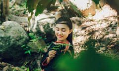 Nữ sinh Polytechnic trong trang phục dân tộc Ê đê