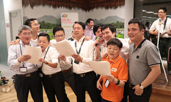 Sếp nhà F 'bùng cháy' STCo cùng người FPT Japan