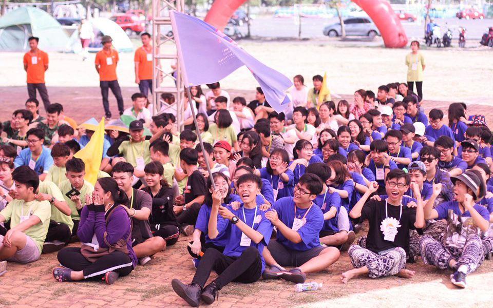 <p style="text-align:justify;"> Hơn 400 học sinh FPT School cơ sở Đà Nẵng được chia thành 14 trại để tham gia các hoạt động teambuilding. Mỗi trại đều thể hiện "màu cờ sắc áo" riêng, tạo bầu không khí tranh tài sôi nổi. </p>