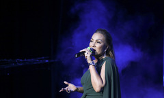 Ca sĩ Thanh Hà 'sợ yêu' trên sân khấu Sao Chổi