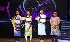 Người đẹp nhà F thướt tha trong bộ sưu tập áo dài Việt Hùng