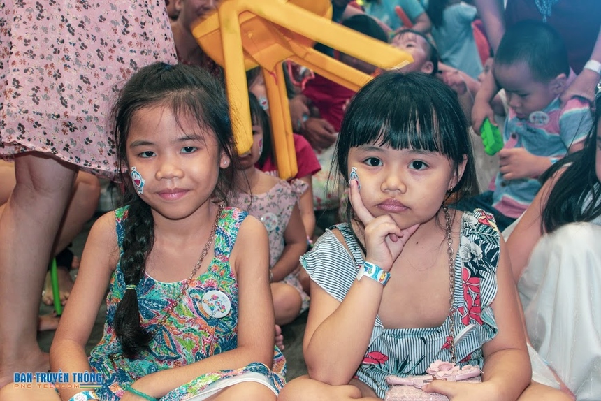 <p class="Normal" style="text-align:justify;"> Tiếp theo là màn thử thách trí thông minh của các bé thông qua câu hỏi mẹo và đố vui có thưởng.</p>