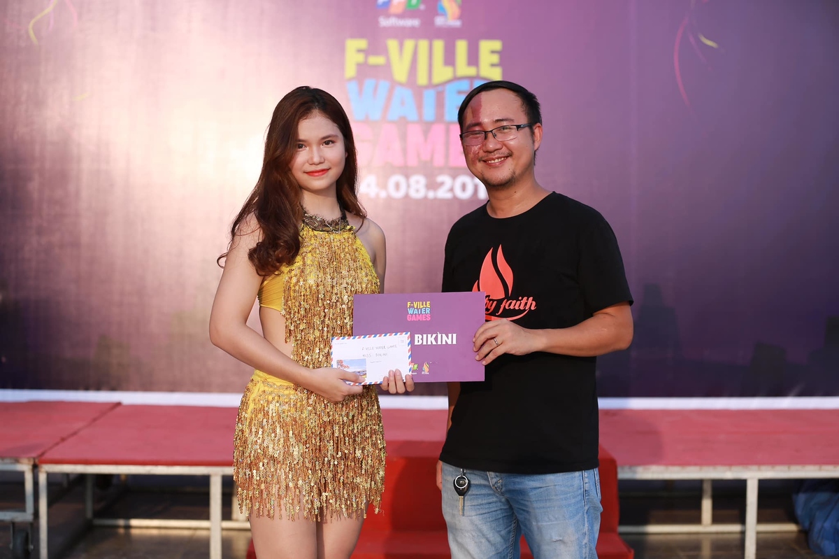 <p class="Normal"> Trước đó, tháng 8/2018 Nguyễn Thu Trang (Trung tâm Dịch vụ sẻ chia - SSC) đã đăng quang Miss Bikini F-Ville Water Games.</p>