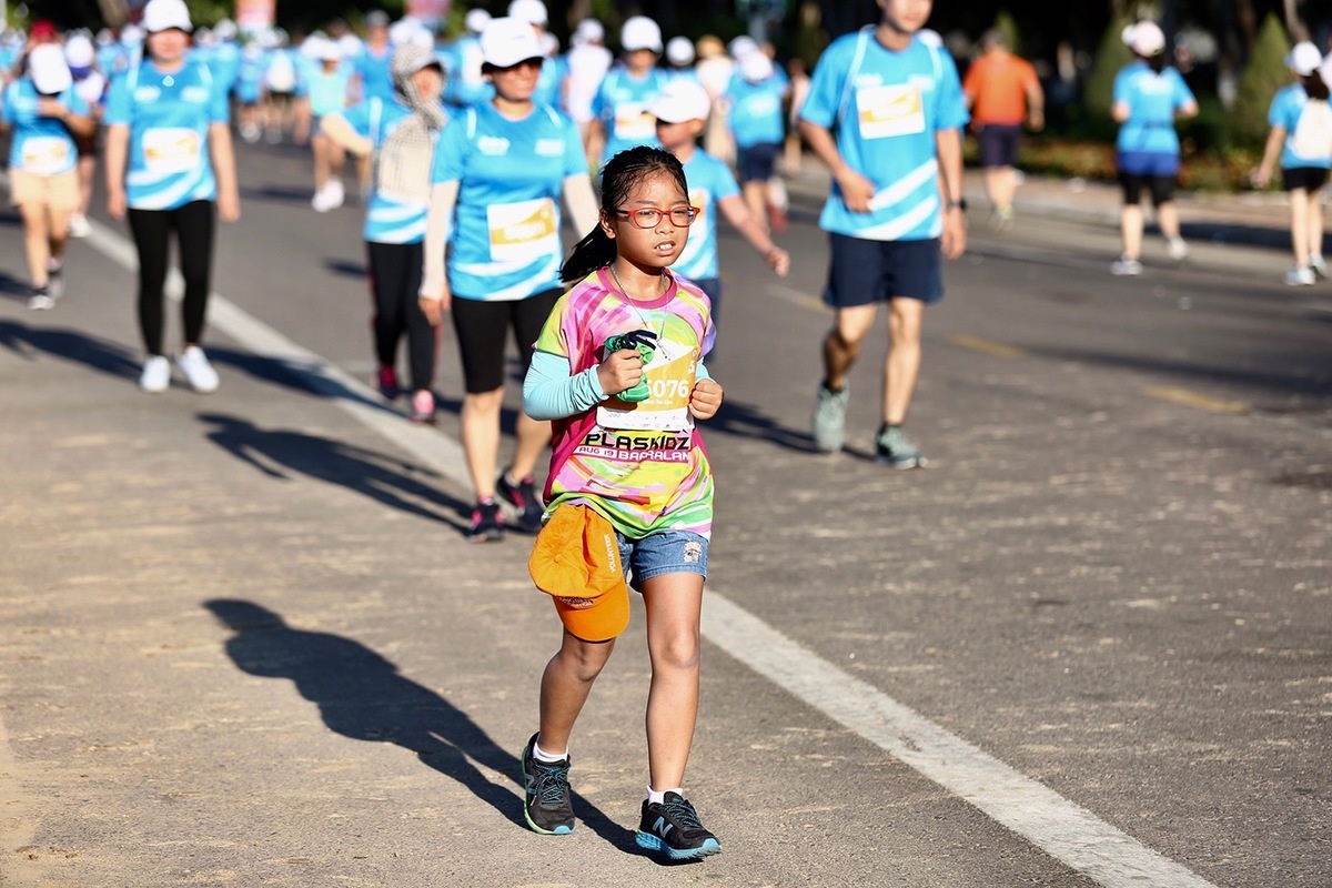 <p> Theo đó, 10% số tiền các runner đăng ký dự giải sẽ được dành để xây mới điểm trường Lếch Mông A, Lào Cai. Thông điệp này đã được nhiều gia đình hưởng ứng, ủng hộ bằng cách ghi danh và tham gia chạy.</p>