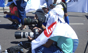 Muôn kiểu tác nghiệp của phóng viên tại VnExpress Marathon
