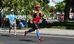 ‘Thánh Marathon’ nhà F ế do mải chạy