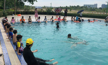 Trẻ em nhà Phần mềm hào hứng học bơi tại F-Ville