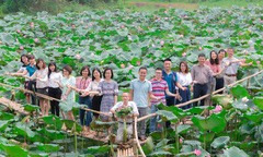 ĐH FPT 'mở hội' chụp hoa sen