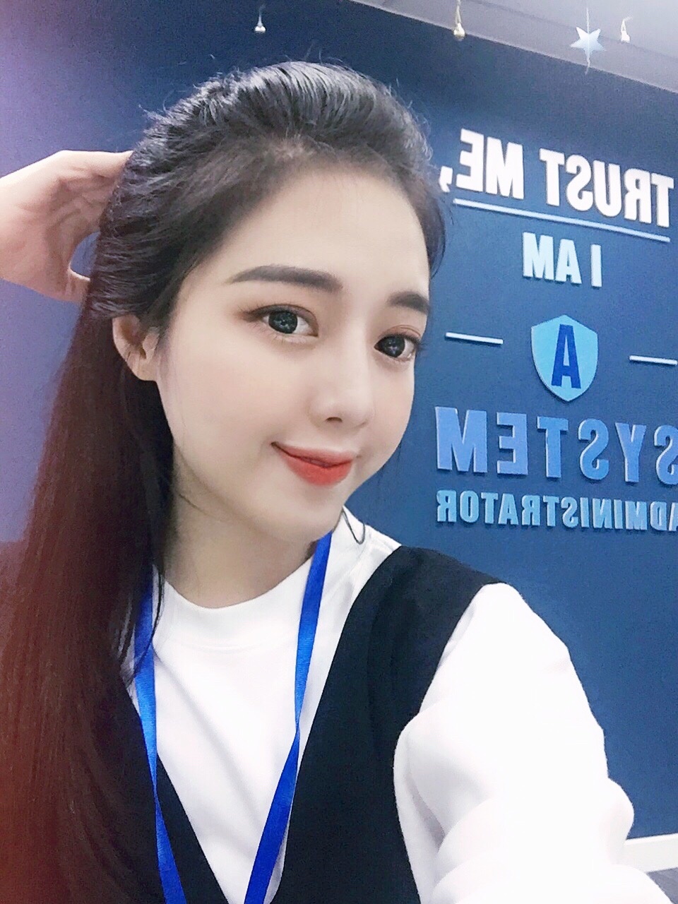 <p> Lan Anh hiện làm việc tại Trung tâm CNTT FPT Software ở Hà Nội. Cô nàng vừa gia nhập nhà Phần mềm khoảng 1 tháng. Trước đó, 8x từng làm việc tại VP Bank.</p>