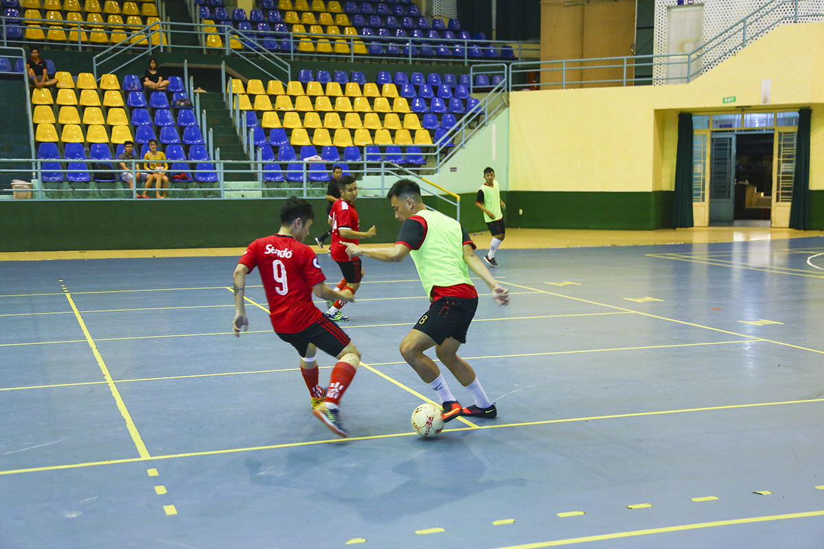 <p style="text-align:justify;"> Ở lượt trận thứ 2 vòng bảng Futsal HCM 2019, Sen Đỏ (áo đỏ) đứng trước cơ hội lần đầu lọt vào bán kết của giải khi đã có 3 điểm trong tay và chỉ cần giành thêm 1 trận thắng nữa.</p>