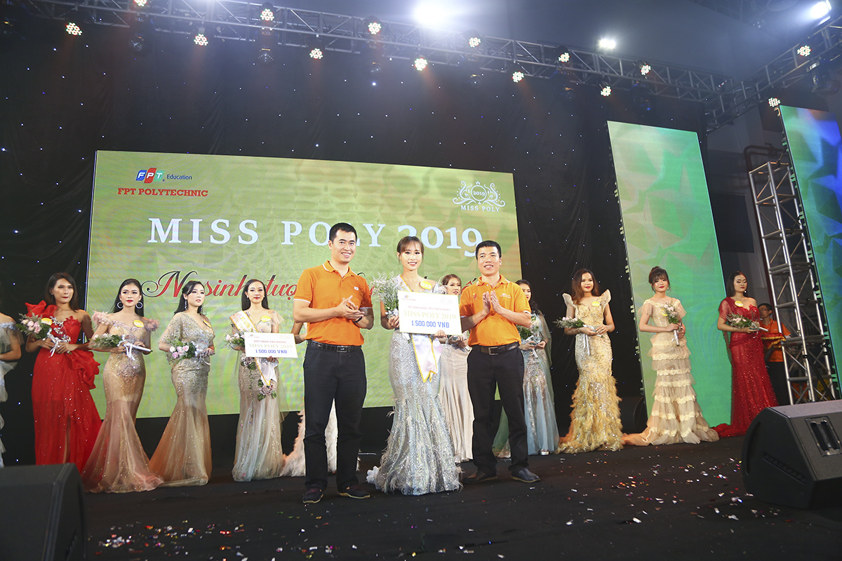 <p style="text-align:justify;"> Thí sinh Trần Vũ Lan Chi đã đạt giải thưởng "Thí sinh được yêu thích nhất" của Miss Poly 2019 với phần thường 1,5 triệu đồng.</p>