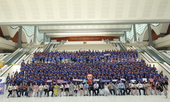 Sinh viên ĐH Greenwich hào hứng khai giảng năm học mới