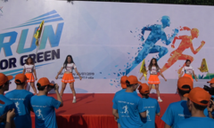 Nhóm F-Ville Dance Club 'bung lụa' tại Run For Green