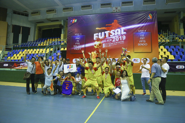 Khoảnh khắc đăng quang ngôi Vô địch Futsal của FPT IS