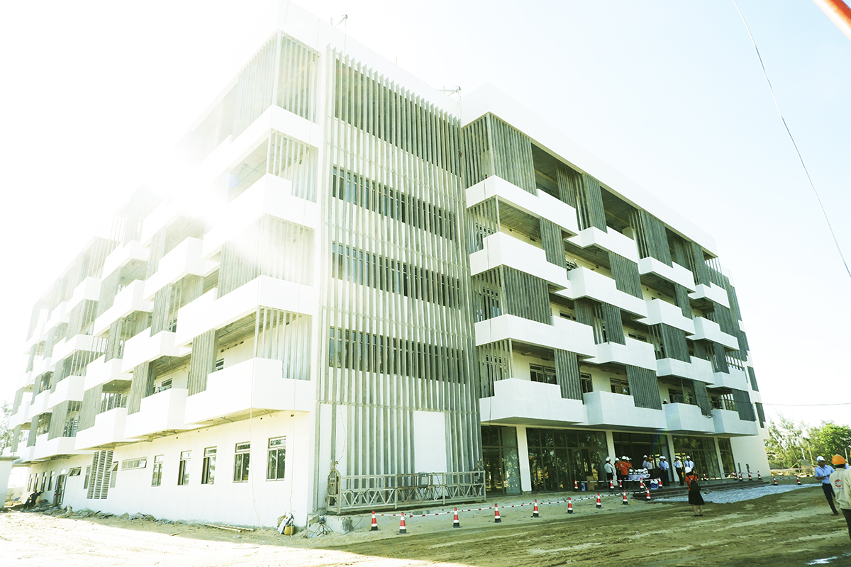 Campus là biểu tượng giáo dục của thành phố, thúc đẩy phát triển giáo dục và nguồn nhân lực chất lượng cao. Với việc phát triển hệ thống giáo dục từ Tiểu học, THCS, THPT, Đại học và sau Đại học, FPT hướng đến một mô hình đào tạo chất lượng xuyên suốt, gắn liền với doanh nghiệp... Trước đó, Bí thư Thành ủy Đà Nẵng Trương Quang Nghĩa cùng lãnh đạo thành phố đã đích thân thị sát công trình Campus ĐH FPT. Ông hài lòng với định hướng cũng như những hành động cụ thể của FPT trong việc hiện thực hóa khu đô thị công nghệ và giáo dục. Bí thư Thành ủy Đà Nẵng Trương Quang Nghĩa còn yêu cầu lãnh đạo các sở ban ngành tập trung chỉ đạo và phối hợp để quá trình thi công được thuận lợi. Ở lĩnh vực giáo dục, FPT tại Đà Nẵng đã có đầy đủ các hệ thống cấp học với hơn 3.600 học sinh, sinh viên. Đà Nẵng cũng là nơi đầu tiên FPT dần hiện thực hóa giấc mơ xây dựng khu đô thị công nghệ, vừa là nơi sinh sống và làm việc của các chuyên gia, vừa kết hợp nghiên cứu, đào tạo, học tập.