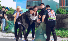 Sinh viên FPT Polytechnic thu gom 90 kg rác thải biển Đà Nẵng