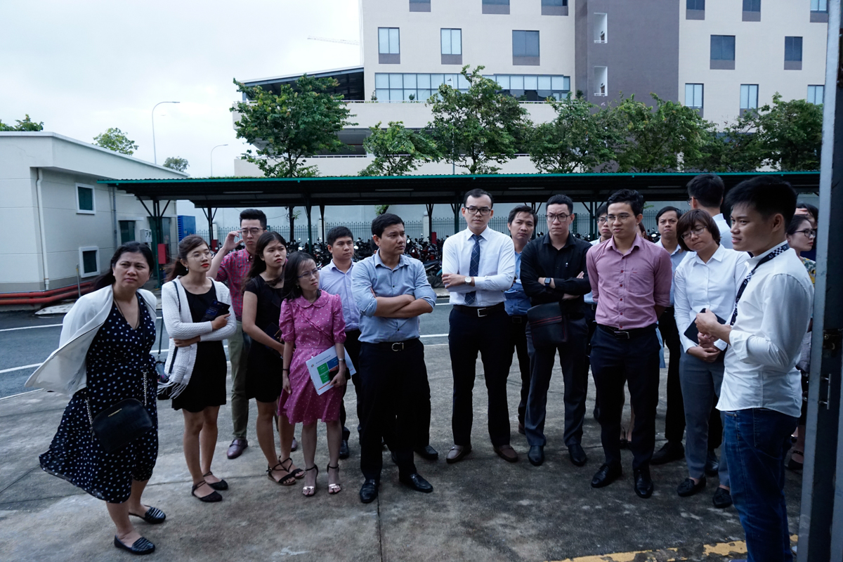  Anh Hứa Tuấn Anh (FGA.AI, FPT Software HCM) cho hay FPT là doanh nghiệp tiên phong ở Việt Nam phát triển công nghệ xe tư lái và nhà F có thể tham gia sâu hơn rộng hơn vào chuỗi các ứng dụng, công nghệ của xe tự lái – một hướng đi đầy tiềm năng trong tương lai. “Tôi khá quan tâm đến dự án này và khách hàng mục tiêu. Theo tôi, các chủ resort có thể hứng thú với sản phẩm này, còn việc tham gia giao thông rộng rãi có thể cần rất nhiều thời gian hơn với đặc thù giao thông Việt Nam”, nhà đầu tư Nguyễn Hoài Phương chia sẻ.