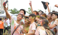 Hội thao 13/9 tại Hà Nội rực rỡ với Color me run