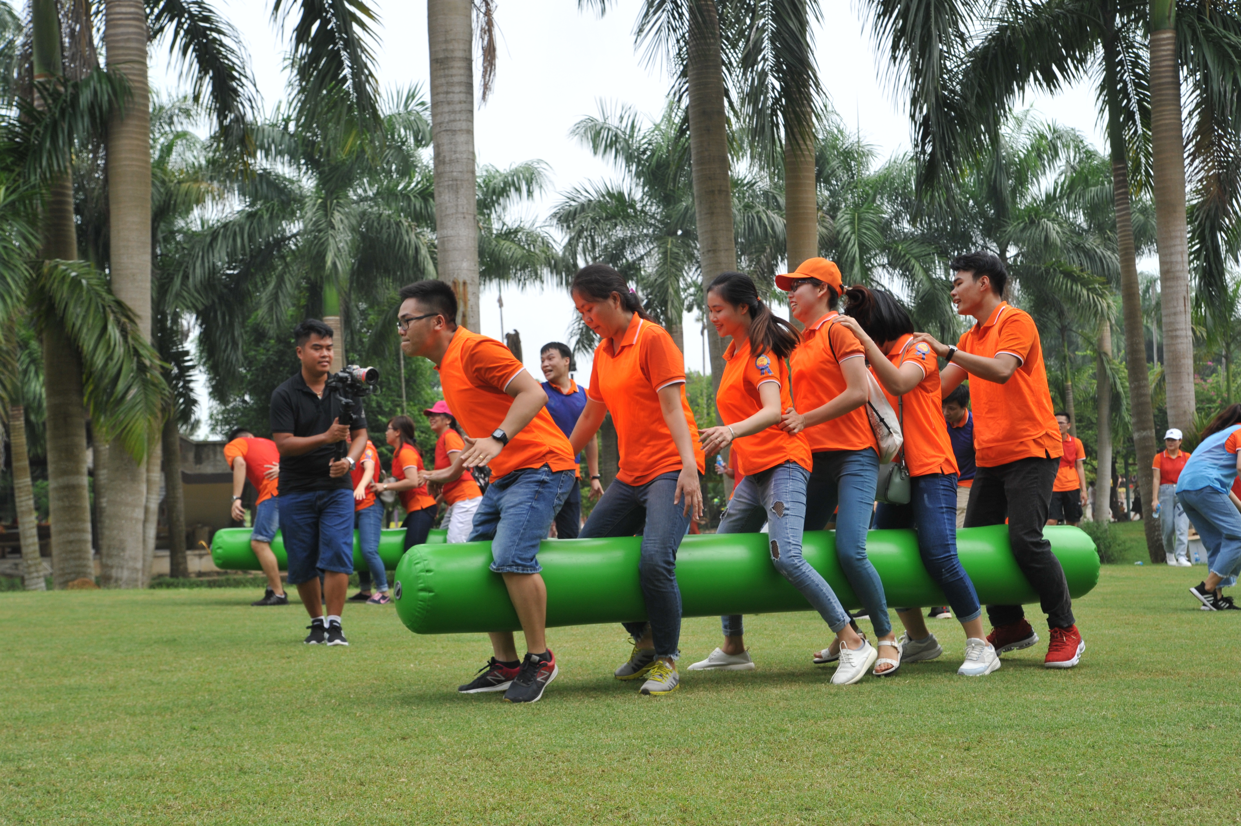  Vượt gian nan, đạp tan thách thức, đập tan thách thức, tích luỹ thành quả là 4 trò chơi diễn ra trong buổi sáng mát trời tại khu nghỉ dưỡng.