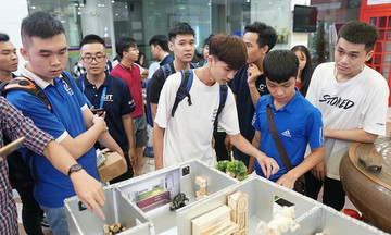 Triển lãm công nghệ ứng dụng IoT của sinh viên Đại học Greenwich Việt Nam