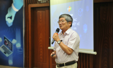 Anh Bùi Quang Ngọc dẫn dắt seminar về phân tích, thiết kế