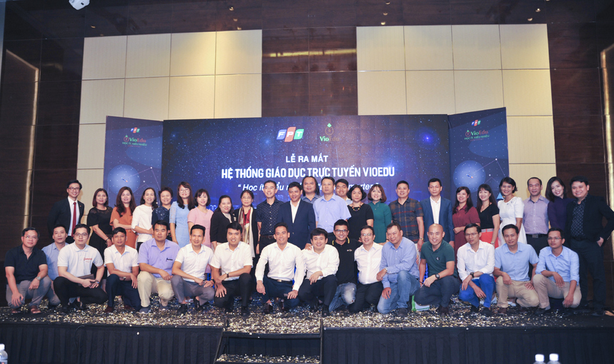 <p class="Normal" style="text-align:justify;"> Có mặt tại lễ ra mắt, chị Đỗ Thị Thúy Ngọc - Phó trưởng phòng Giáo dục Trung học, Sở GĐ&ĐT Ninh Bình, đánh giá FPT đang phát triển một sản phẩm rất hữu ích. Chị ấn tượng với 2 điểm tiên phong là cá thể hóa từng học sinh và cung cấp các công cụ hỗ trợ giáo viên phát hiện điểm mạnh, điểm yếu của mỗi em.</p> <p class="Normal" style="text-align:justify;"> Đến từ Hệ thống giáo dục Newton - một trong những nơi đã thử nghiệm VioEdu, anh Lê Quân cho biết hệ thống rất hiệu quả, mang niềm vui cho học sinh,0 giáo viên toán và cả những người làm quản lý. "VioEdu có một điểm rất hay là sau khi các con làm bài tập xong đều có phần phân tích lại bài tập để tìm ra lỗi sai. Vì thế giáo viên rất nhẹ nhàng trong việc giảng dạy. Trường rất ấn tượng với VioEdu và đang bàn bạc để đưa vào toàn hệ thống".</p>