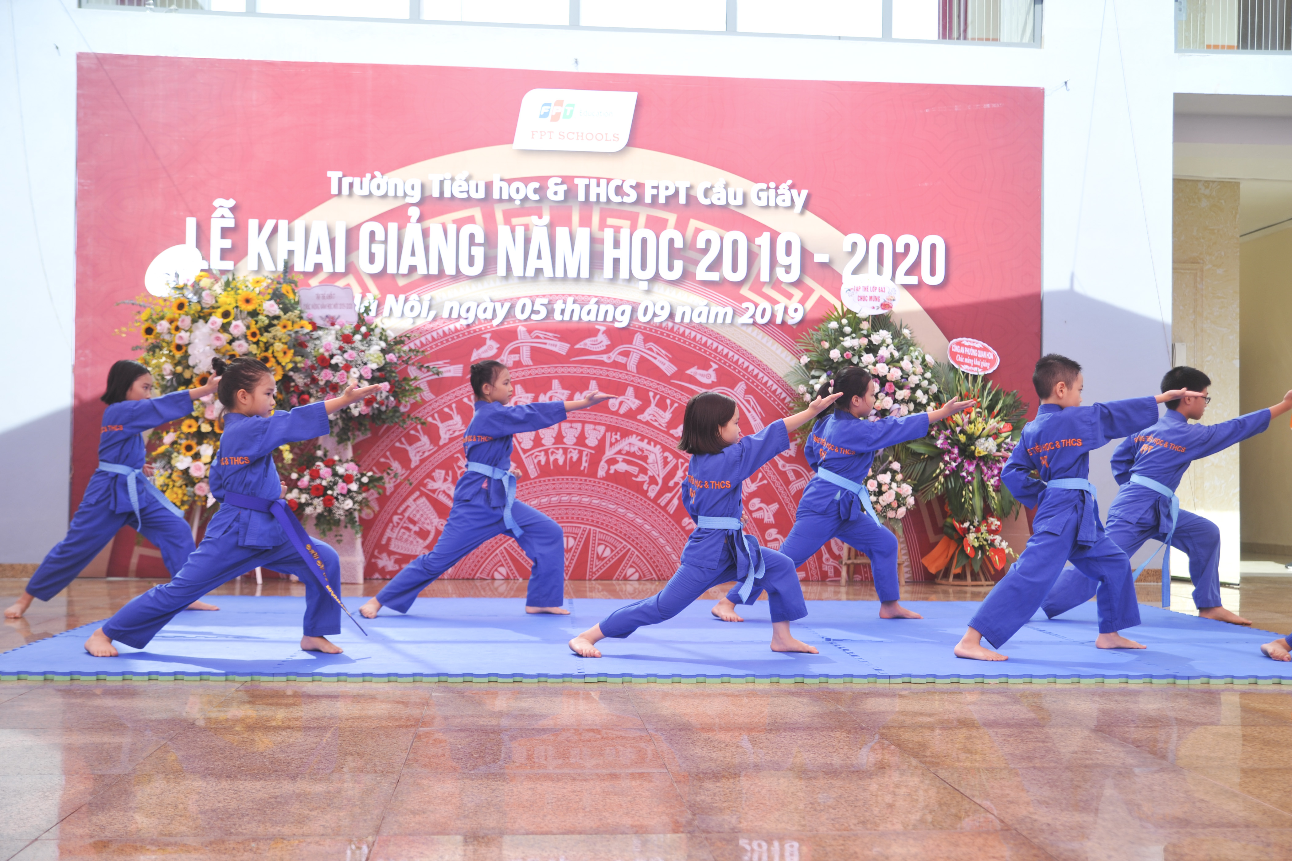  Cũng trong lễ khai giảng, phụ huynh và các tân học sinh FPT đã được chứng kiến màn biểu diễn Vovinam đặc sắc. Đây là môn võ đã trở thành môn học chính ở các cấp giáo dục FPT nhiều năm qua.